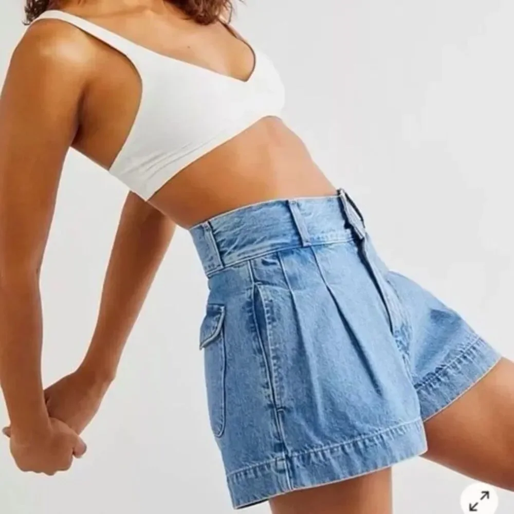 Edwin x Anthropologie Isla Pleated Denim Jean Shorts - Crush Wash - Size 33 NWT